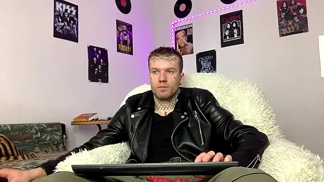 Huntall77 online show from 03.11.26