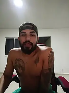 Snapshot of lucasanger chatting on 11.11.25 lucasanger online show from 11.11.25