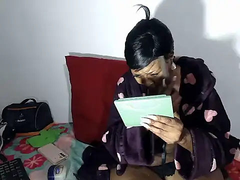 GucciladyXXXX online show from 11.20.25