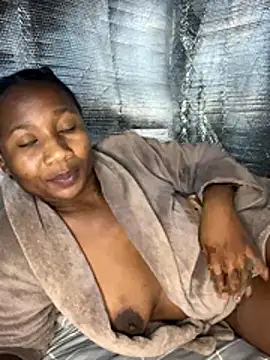 Snapshot of Berries_ chatting on 11.27.25 Berries online show from 11.27.25