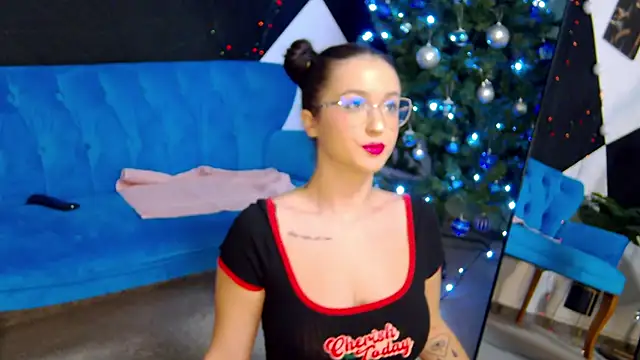 EvvaLovvia online show from 12.02.25