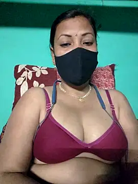 Snapshot of Hot__girls001 chatting on 11.28.25 Hot girls001 online show from 11.28.25