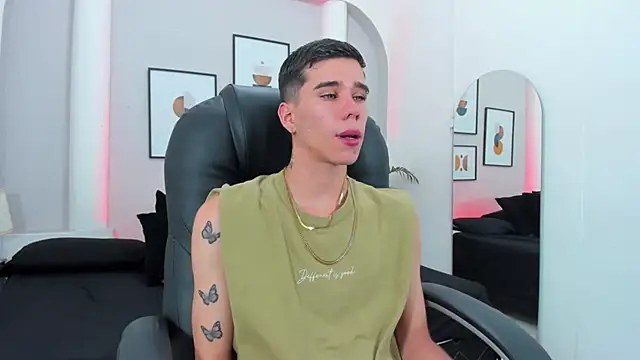 Snapshot of Gabo_white1 chatting on 12.02.25 Gabo white1 online show from 12.02.25