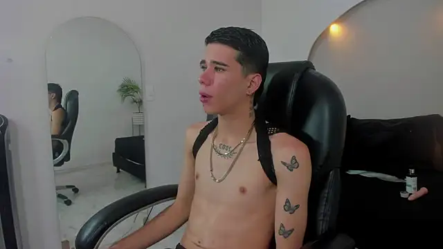 Snapshot of Gabo_white1 chatting on 12.16.25 Gabo white1 online show from 12.16.25