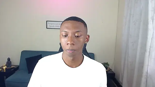 Snapshot of Miilo18 chatting on 12.04.25 Miilo18 online show from 12.04.25