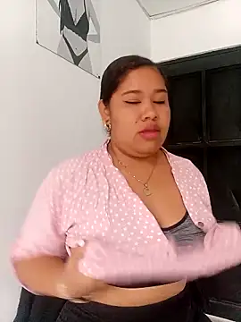 Snapshot of Sarahy- chatting on 11.11.25 Sarahy- online show from 11.11.25