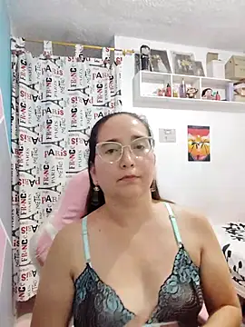 Snapshot of LaLey2702 chatting on 11.19.25 LaLey2702 online show from 11.19.25