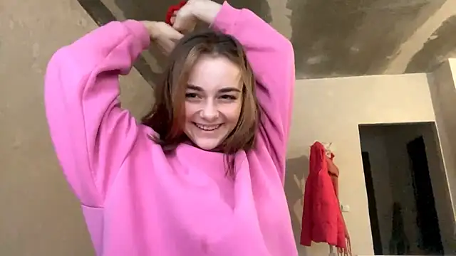 Snapshot of GeralynChiszar chatting on 11.12.25 GeralynChiszar online show from 11.12.25