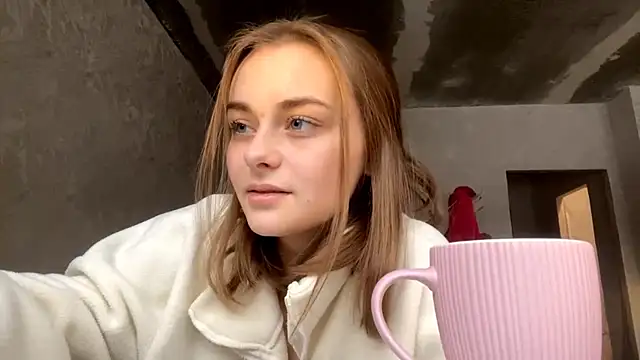Snapshot of GeralynChiszar chatting on 11.16.25 GeralynChiszar online show from 11.16.25