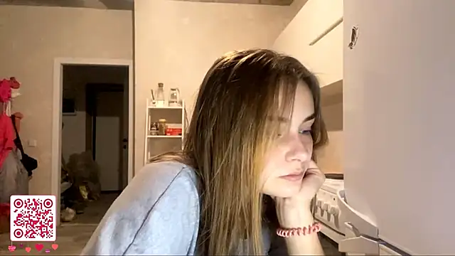 Snapshot of GeralynChiszar chatting on 11.23.25 GeralynChiszar online show from 11.23.25