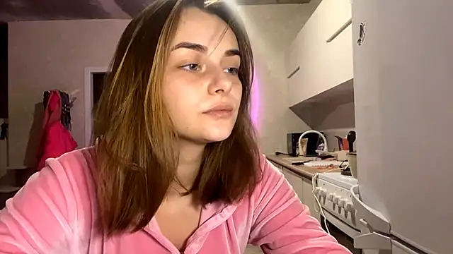 Snapshot of GeralynChiszar chatting on 12.03.25 GeralynChiszar online show from 12.03.25