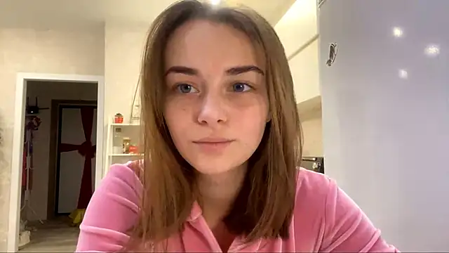 Snapshot of GeralynChiszar chatting on 12.16.25 GeralynChiszar online show from 12.16.25