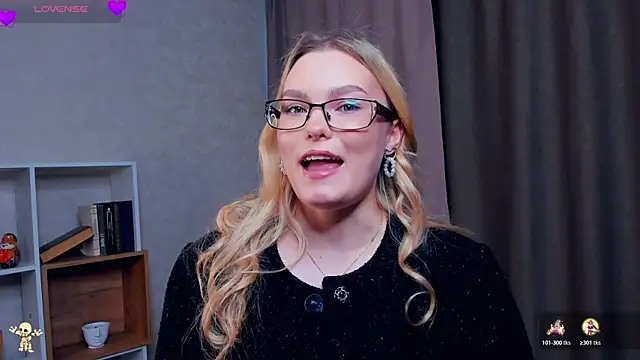 Snapshot of HyoGrodin chatting on 11.11.25 HyoGrodin online show from 11.11.25