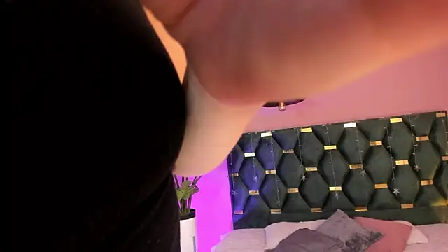 Velvet Dreamss online show from 04.28.26