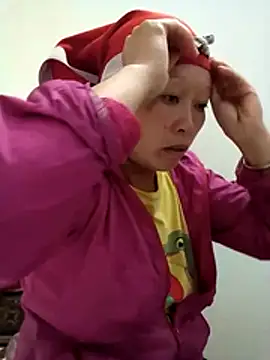 girl-hot2x online show from 11.15.25