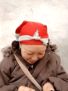 Snapshot of girl-hot2x chatting on 12.05.25 girl-hot2x online show from 12.05.25