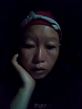 girl-hot2x online show from 12.20.25