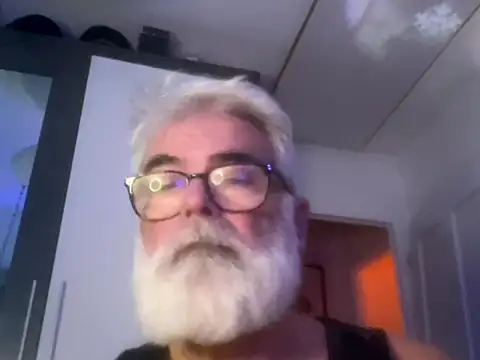 Snapshot of LeatherSdaddy chatting on 11.28.25 LeatherSdaddy online show from 11.28.25