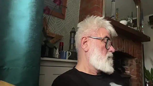 Snapshot of LeatherSdaddy chatting on 11.29.25 LeatherSdaddy online show from 11.29.25