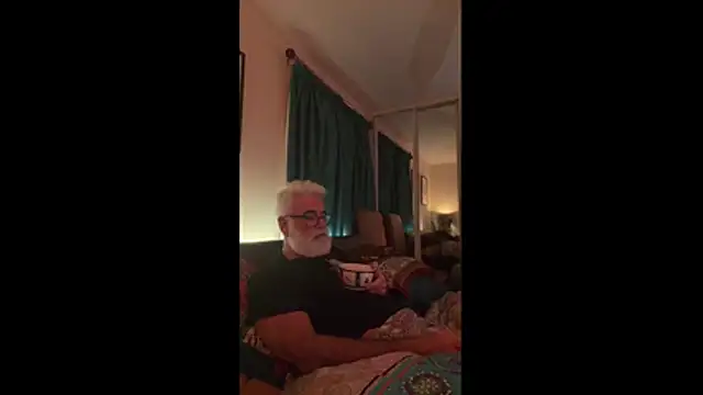 Snapshot of LeatherSdaddy chatting on 11.30.25 LeatherSdaddy online show from 11.30.25