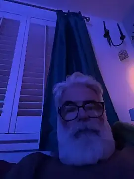 Snapshot of LeatherSdaddy chatting on 12.19.25 LeatherSdaddy online show from 12.19.25