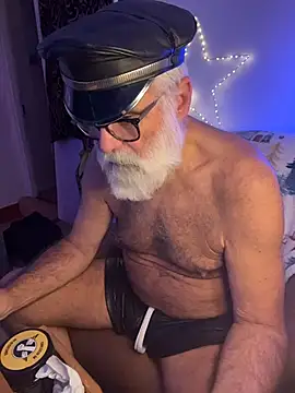 Snapshot of LeatherSdaddy chatting on 12.21.25 LeatherSdaddy online show from 12.21.25