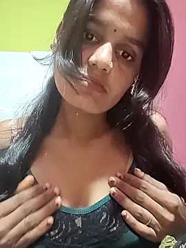 Snapshot of Zoya_Gi chatting on 11.16.25 Zoya Gi online show from 11.16.25