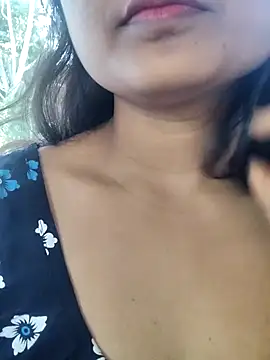 Snapshot of Hot-ruma chatting on 12.16.25 Hot-ruma online show from 12.16.25