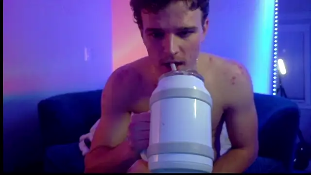 Snapshot of sculpteddesire chatting on 12.05.25 sculpteddesire online show from 12.05.25