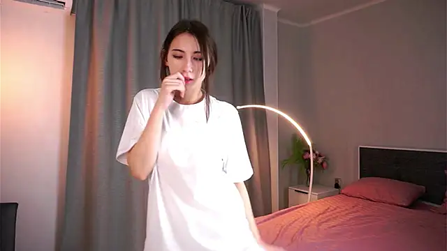 NanceeWestaway online show from 11.21.25