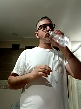 Snapshot of mipiacitanto93 chatting on 11.13.25 mipiacitanto93 online show from 11.13.25