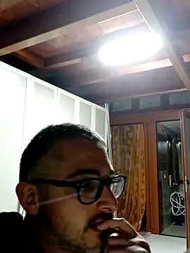 Snapshot of mipiacitanto93 chatting on 11.13.25 mipiacitanto93 online show from 11.13.25