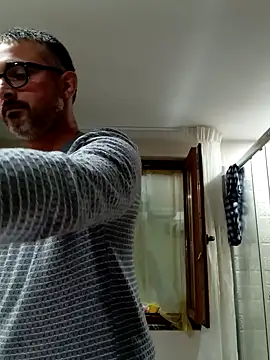 Snapshot of mipiacitanto93 chatting on 11.14.25 mipiacitanto93 online show from 11.14.25