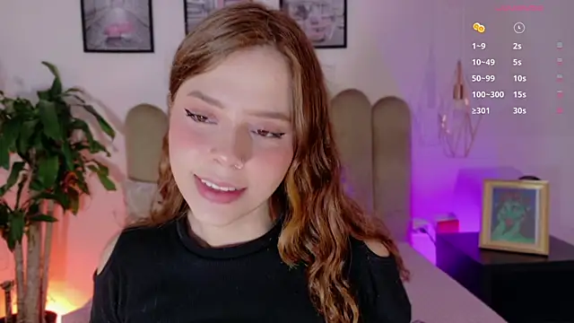 Snapshot of sienna_bloo chatting on 12.16.25 sienna bloo online show from 12.16.25