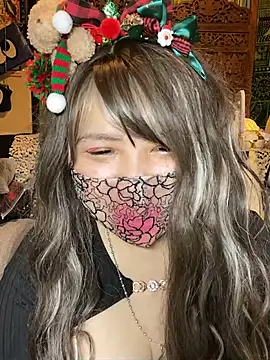 Snapshot of oxLILxMELOxo chatting on 12.16.25 oxLILxMELOxo online show from 12.16.25