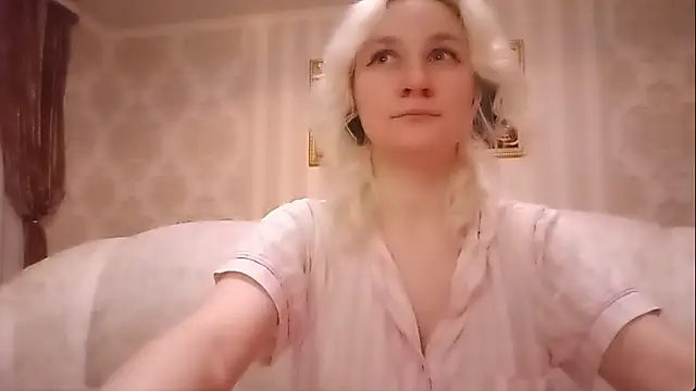 Snapshot of KyokoAck chatting on 11.22.25 KyokoAck online show from 11.22.25