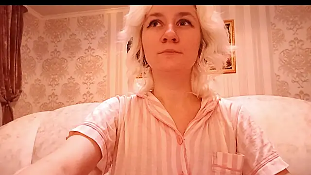 Snapshot of KyokoAck chatting on 11.23.25 KyokoAck online show from 11.23.25