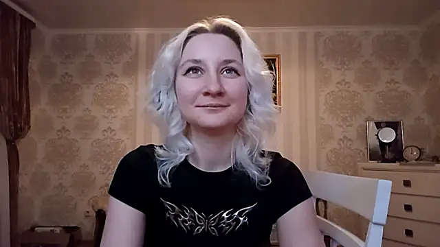 Snapshot of KyokoAck chatting on 12.13.25 KyokoAck online show from 12.13.25