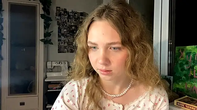 Snapshot of KiaNitchman chatting on 11.15.25 KiaNitchman online show from 11.15.25