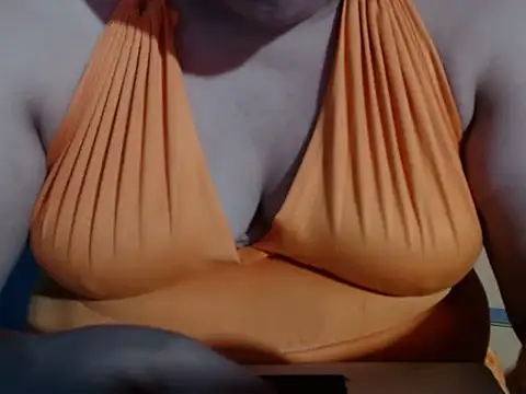 Snapshot of karolbb22 chatting on 11.12.25 karolbb22 online show from 11.12.25