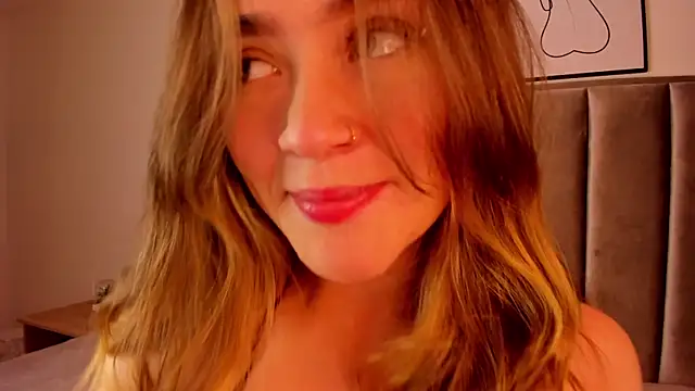 Snapshot of Kate_Winslet_ chatting on 12.02.25 Kate Winslet online show from 12.02.25