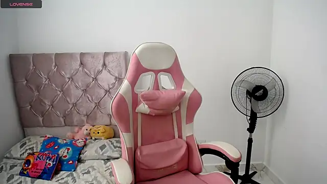 Snapshot of Camila_tv chatting on 11.18.25 Camila tv online show from 11.18.25