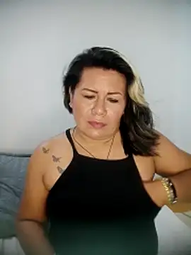 Snapshot of angi_daw chatting on 02.11.26 angi daw online show from 02.11.26