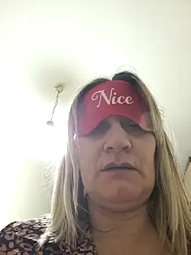 Snapshot of Tania9_ chatting on 11.14.25 Tania9 online show from 11.14.25