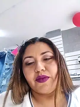 Snapshot of la_beba20 chatting on 11.27.25 la beba20 online show from 11.27.25