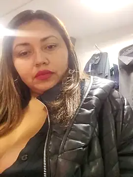 Snapshot of la_beba20 chatting on 12.04.25 la beba20 online show from 12.04.25