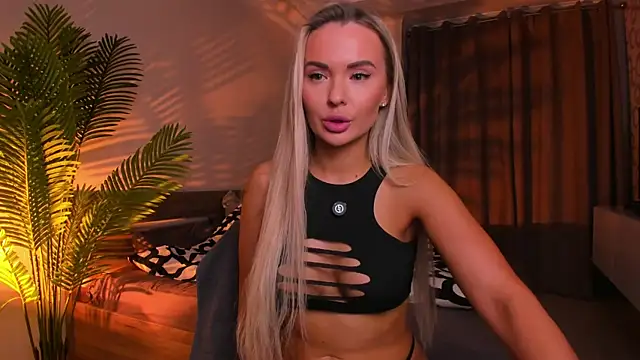 Honey Bunnyy  online show from 11.18.25