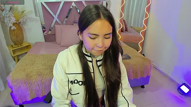 ISABELA TAY online show from 11.26.25