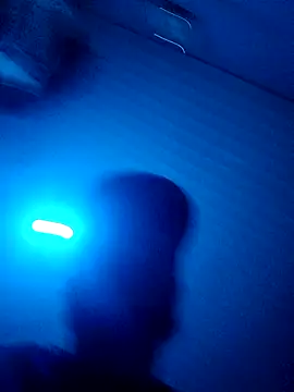 Snapshot of hotguy71000 chatting on 11.21.25 hotguy71000 online show from 11.21.25