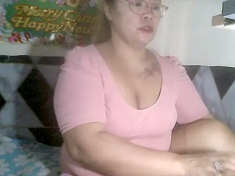 Snapshot of loriepinay46 chatting on 11.16.25 loriepinay46 online show from 11.16.25